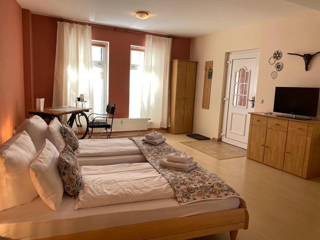 Hotel-Pension Mandy - Adults Only Зенфтенберг Екстер'єр фото